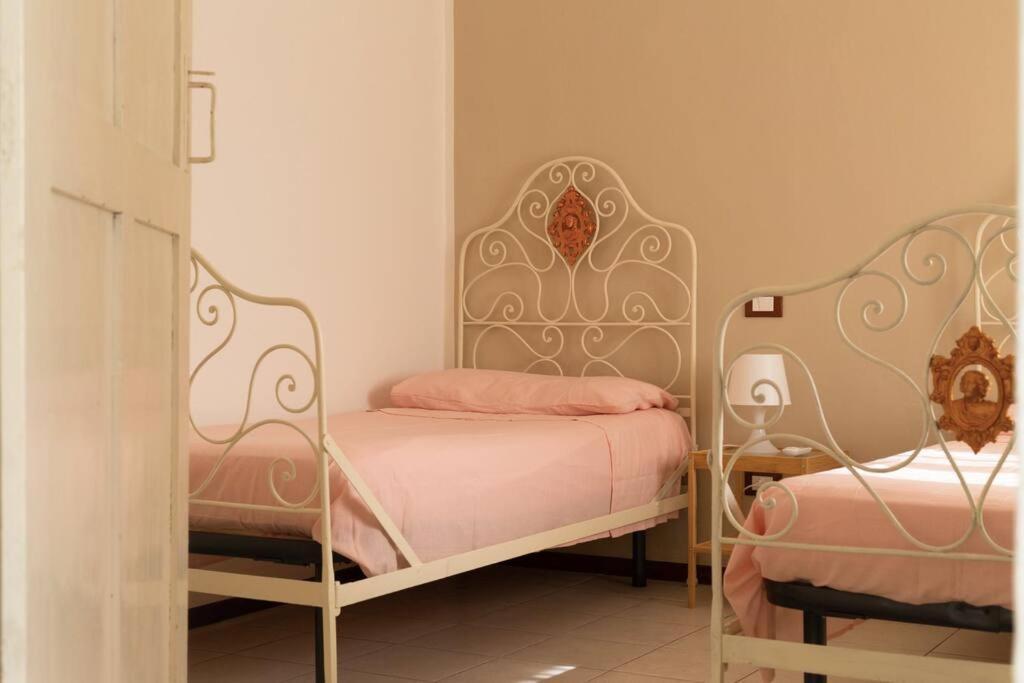 Maria'S Bed - Intero Alloggio Accogliente Dorno Bagian luar foto