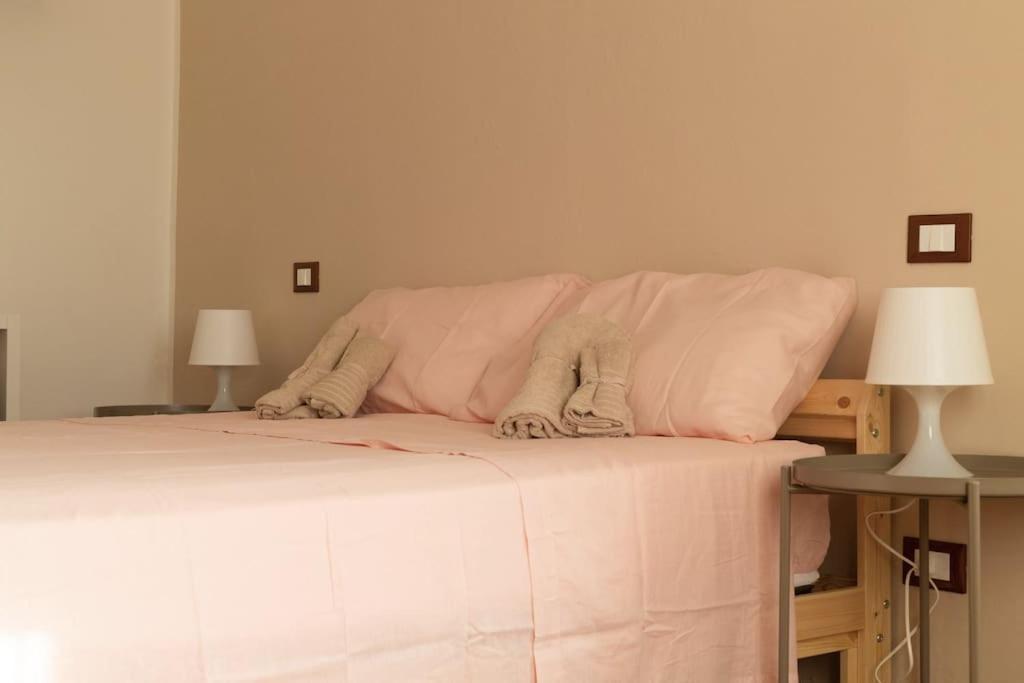 Maria'S Bed - Intero Alloggio Accogliente Dorno Bagian luar foto